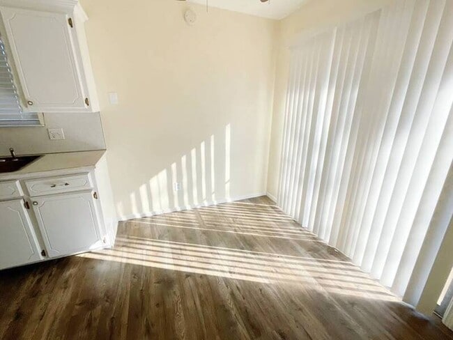 Building Photo - 644 Woodland Way