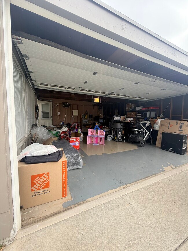 Building Photo - 11914 Volunteer Ave