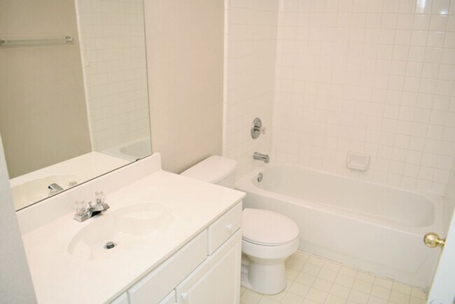 Building Photo - 6866 Amberdale Dr