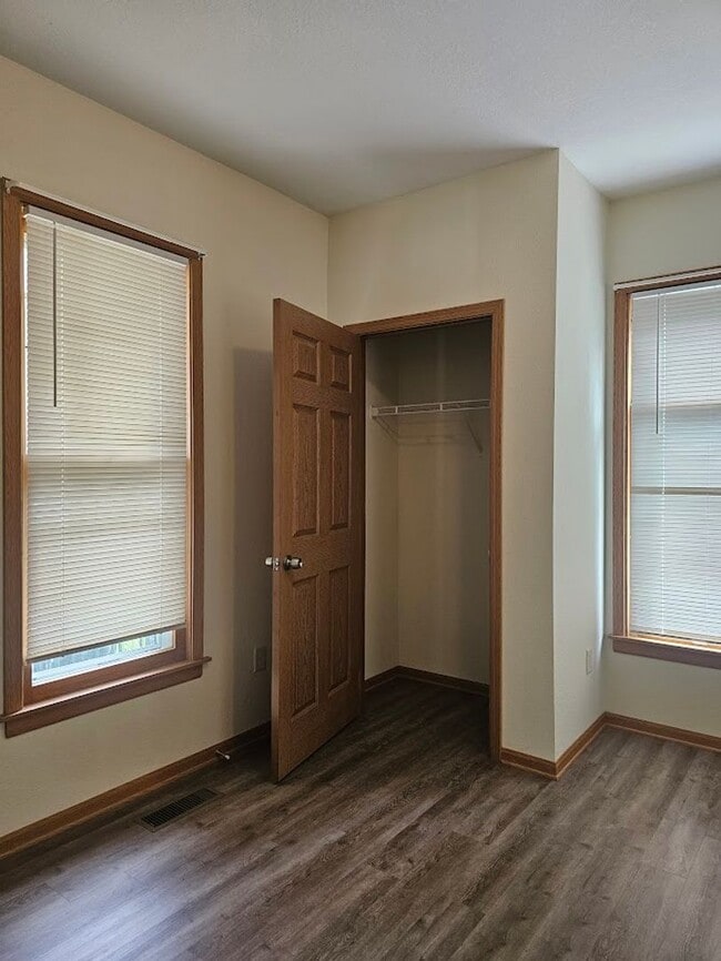 Building Photo - 129 E Reed Ave