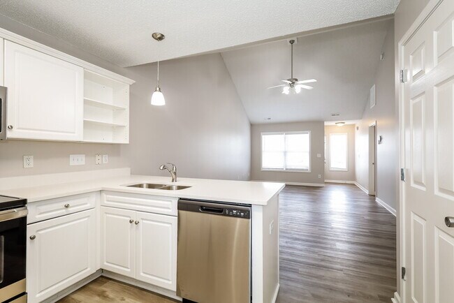 Building Photo - 449 Guiness Pl