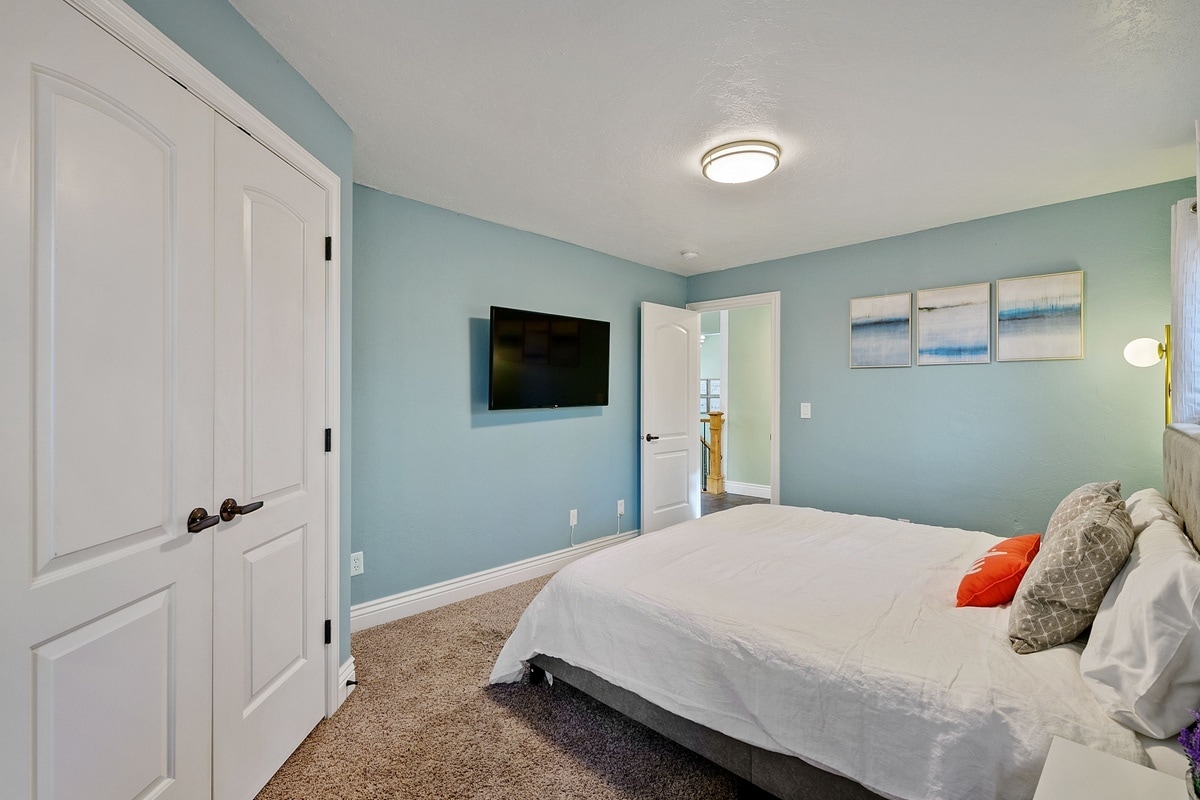 Building Photo - 980 E Bryan Ave