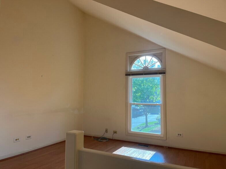 Building Photo - 1404 Queensgreen Cir