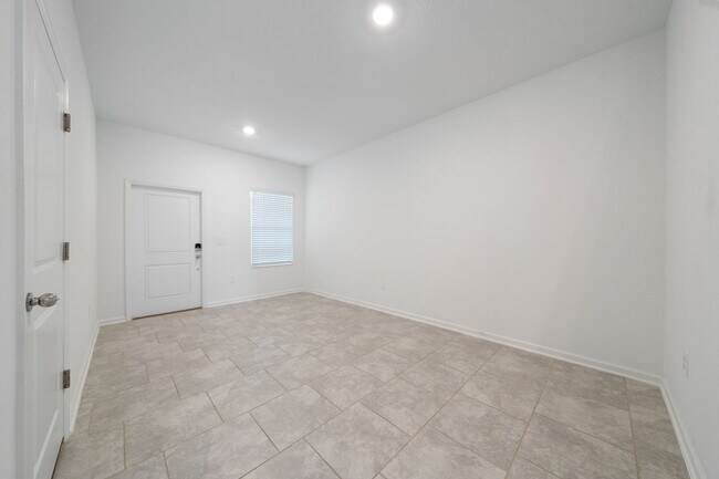 Building Photo - 3295 Laurent Lp