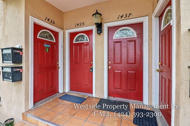 Building Photo - 1437 1/2 N. Las Palmas Ave.-