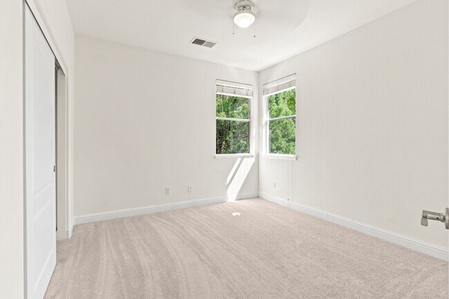 Building Photo - 3311 Montevideo Dr