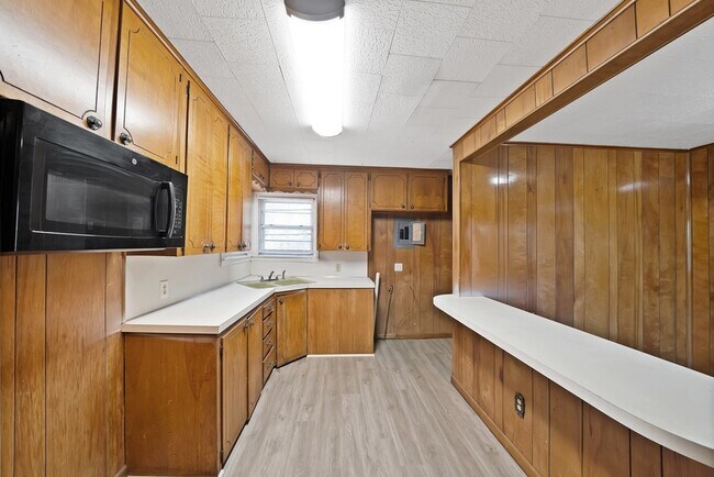 Building Photo - 2309 8th Ave
