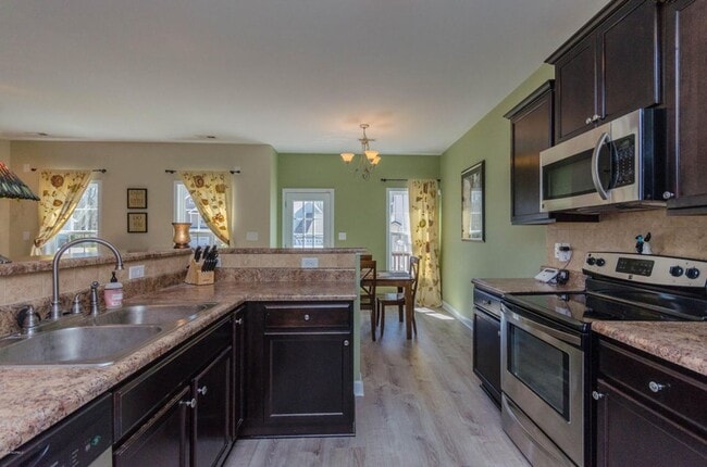 Building Photo - 219 Peggy's Trce