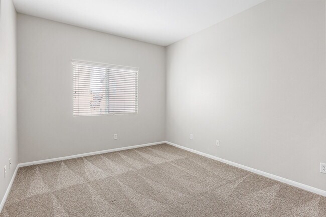 Building Photo - 1553 Yanonali Ave