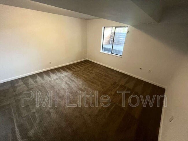 Building Photo - 10772 W Berry Ave
