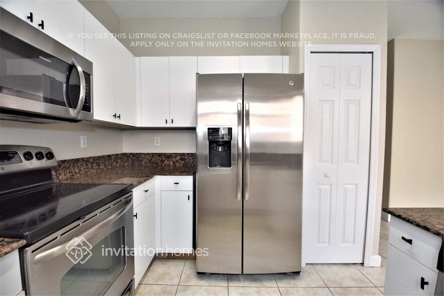 Building Photo - 8624 NW 112th Pl