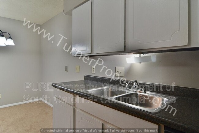 Building Photo - 411 Old Manor Rd