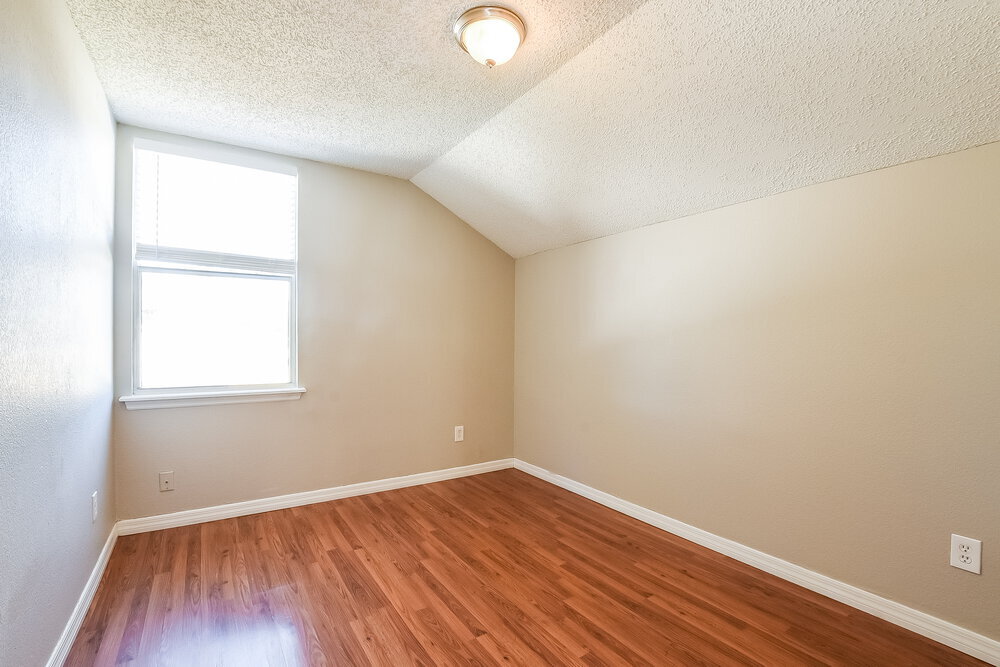 Building Photo - 9801 Red Clover Ave