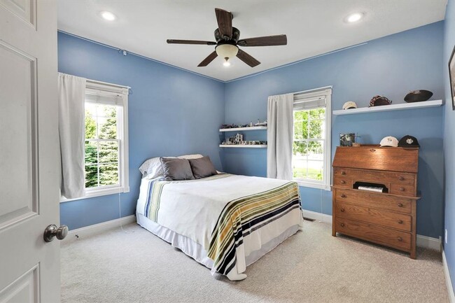 Building Photo - Spacious 5-Bedroom Retreat for Rent – Priv...
