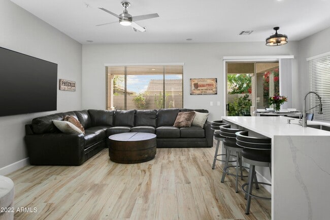 Building Photo - 7725 E Journey Ln