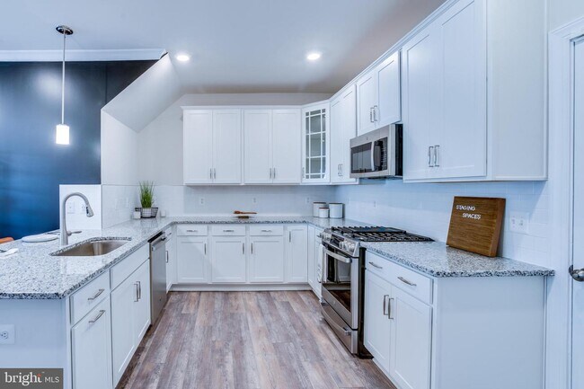 Building Photo - 14955 River Walk Way