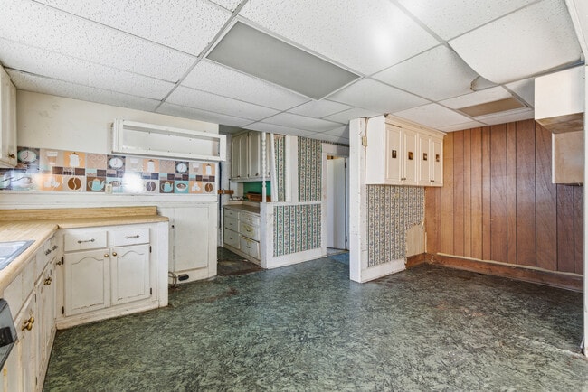 Building Photo - 3332 Walnut Ave SW