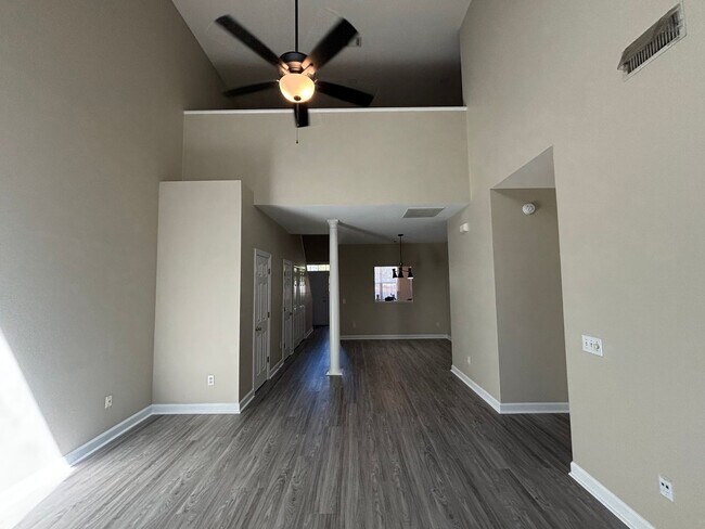 Building Photo - 3 Bed 2.5 Bath Town Home in Carleton Place ~ Students Welcome with Co-Signers!