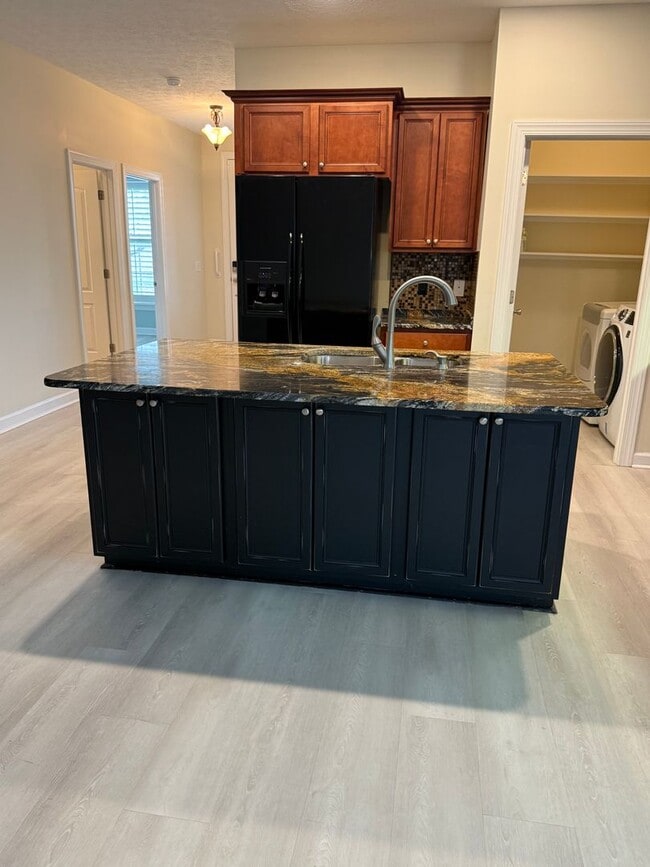 Building Photo - MOVE IN SPECIAL: 1/2 OFF FIRST FULL MONTHS RENT WITH A 12 MONTH LEASE!! 3BR/3BA in Prime Gallatin...