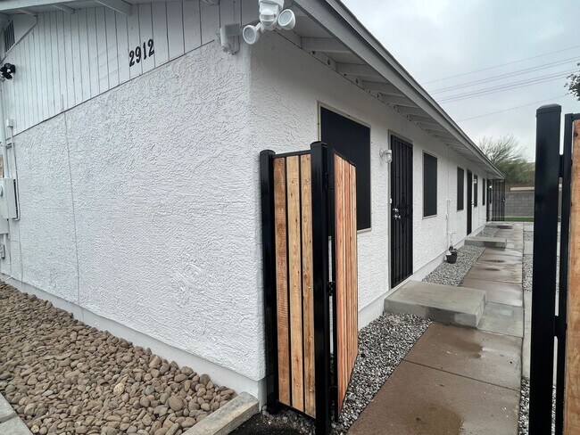 Building Photo - 2912 E Roeser Rd