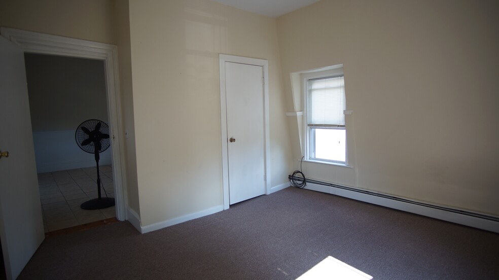Building Photo - 137 Sutton St