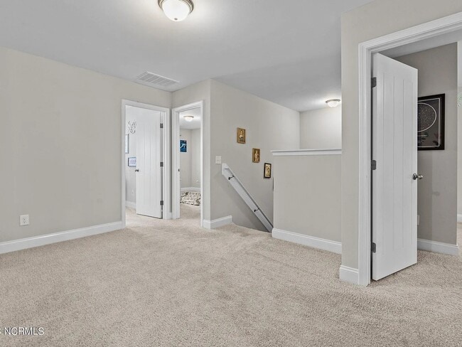 Building Photo - 615 Overland Ct