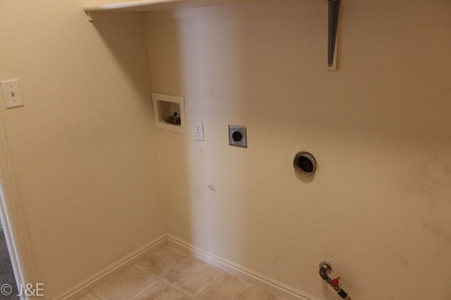 Building Photo - Charming 3-bedroom Home in the Heart of Cedar City