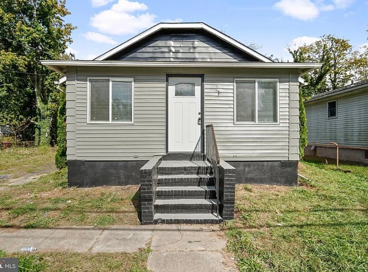 Building Photo - 410 Magnolia St