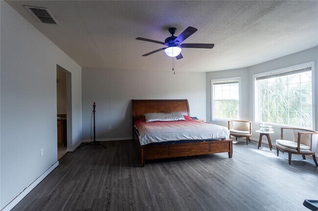 Building Photo - 1159 SW Valencia Heights Ave