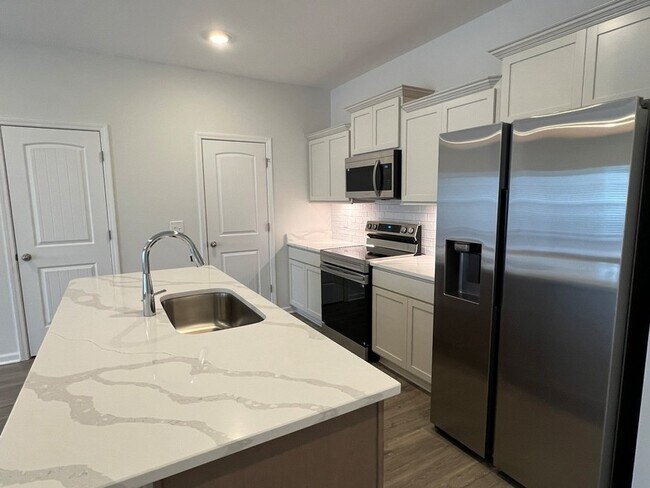 Building Photo - 967 Horse Mountain Rd