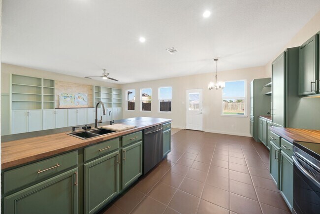 Building Photo - 12241 Cashton