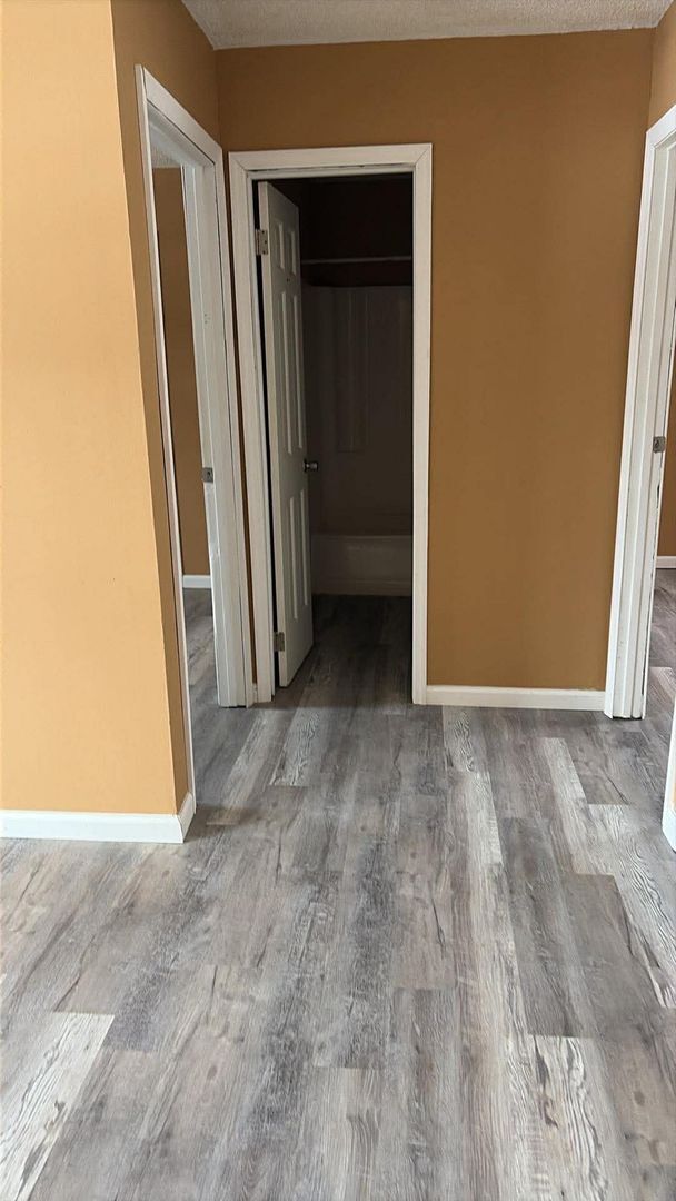 Building Photo - Maynardville 37807 - 2 bedroom, 1 bath apartment water included - Contact Lisa Vineyard and Shann...