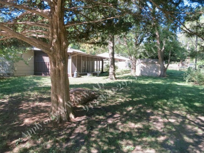 Building Photo - Beautiful 3 Bed/1 Bath Home in KCMO-Availa...