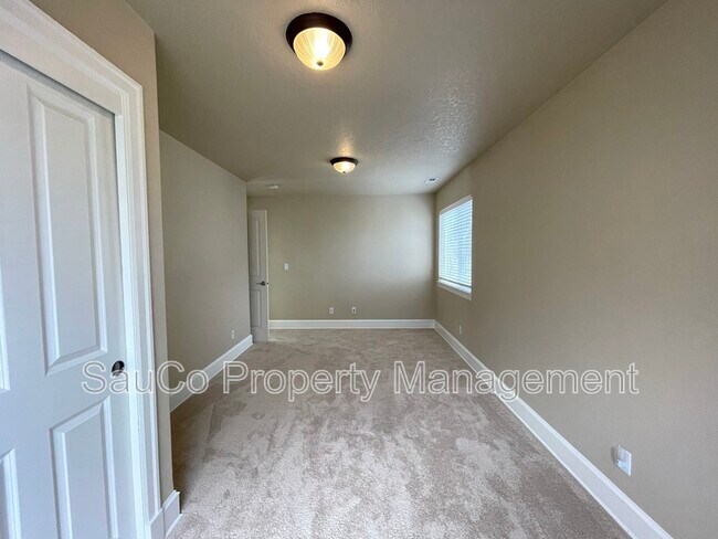 Building Photo - 12766 NW Bayonne Ln