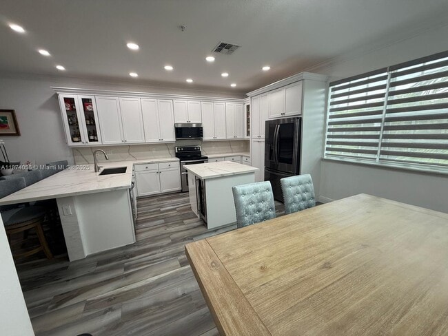 Building Photo - 2863 SW 120th Terrace