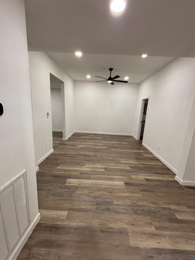 Building Photo - 309 N Allis St