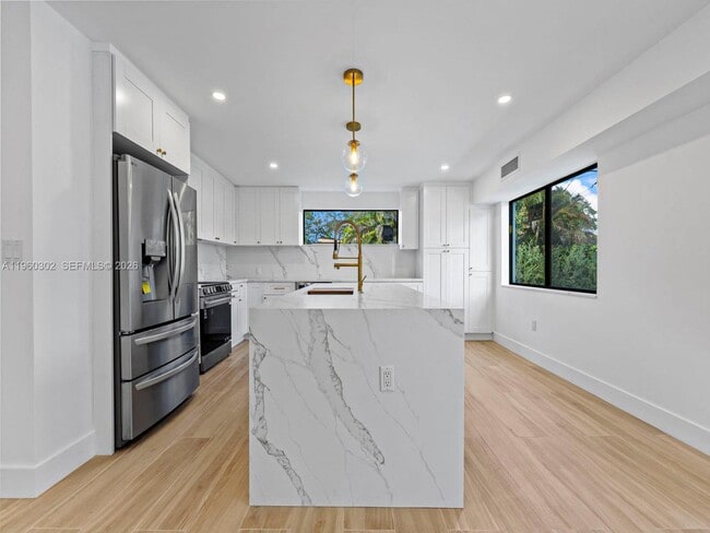 Building Photo - 5841 SW 13th St