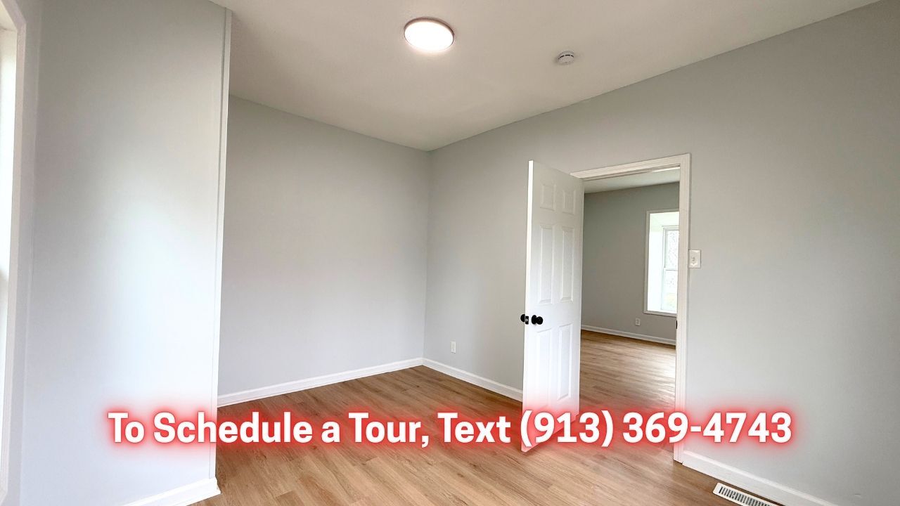 Building Photo - 913 S Main Rd