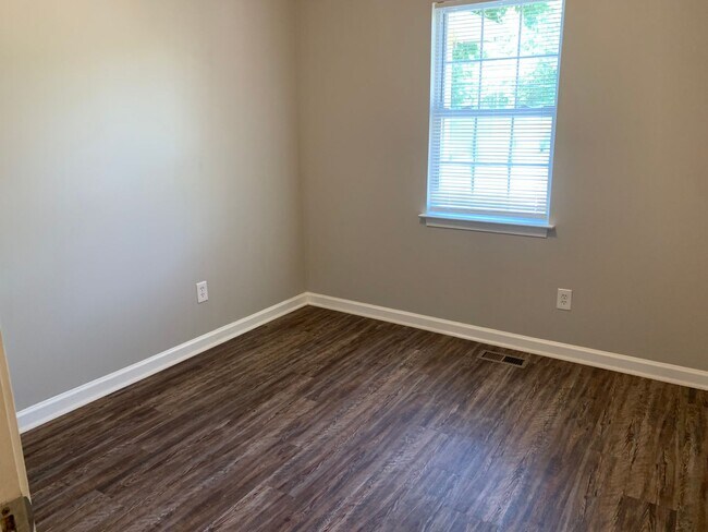 Building Photo - Coming Soon - 4 Bed, 2 Bth Split Level Home