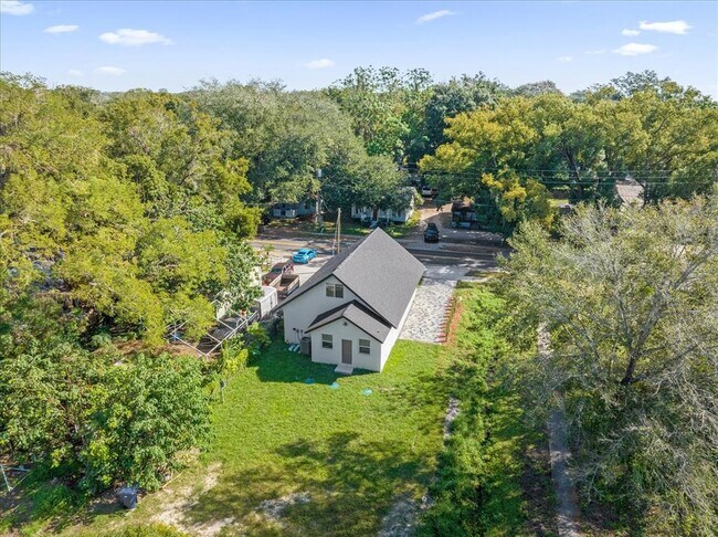 Building Photo - 600 N Lakewood Ave