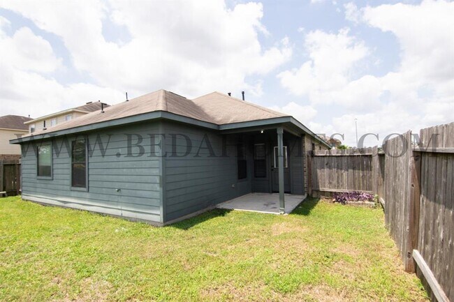 Building Photo - 9134 St Laurent Ln