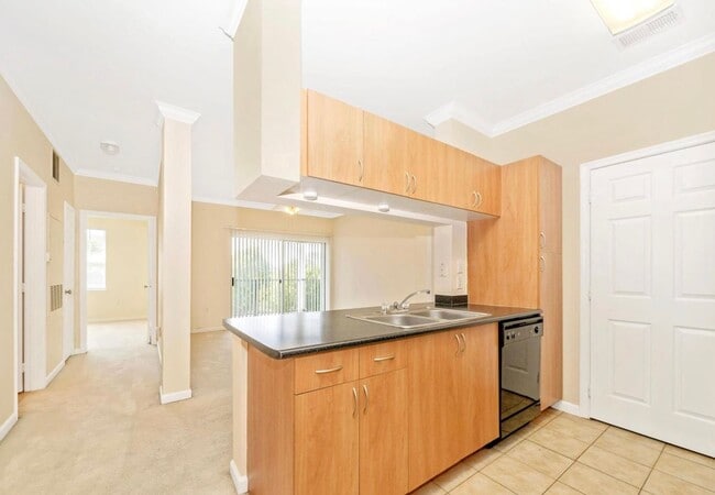 Building Photo - Top Floor 2+2, Walk up, no one above you, 1 res parking space