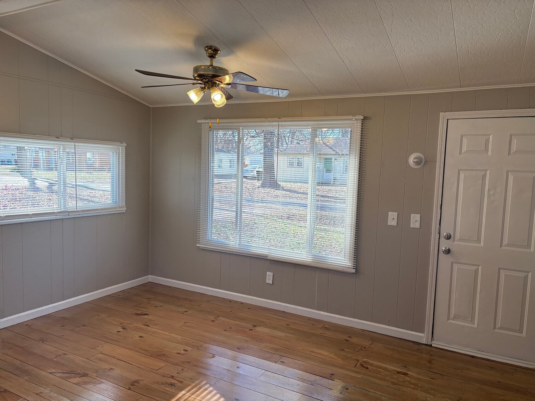 Building Photo - 2927 Godfrey St