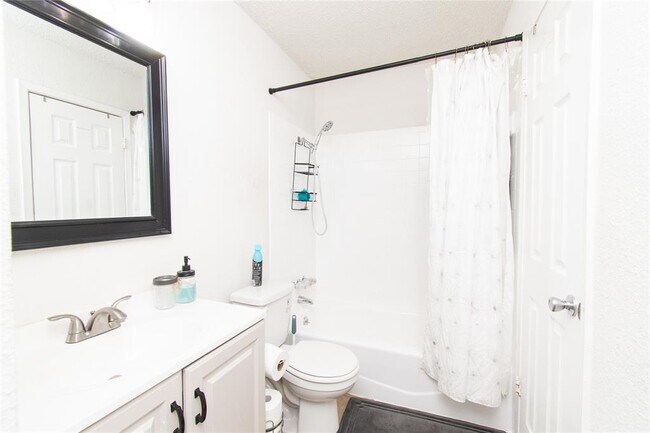 Building Photo - 4405 Teri Rd