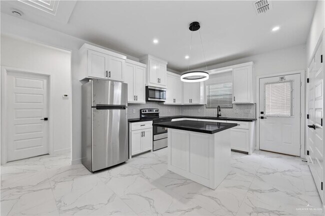 Building Photo - 15 N 39th St