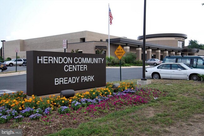 Building Photo - 13358 Sherwood Park Ln