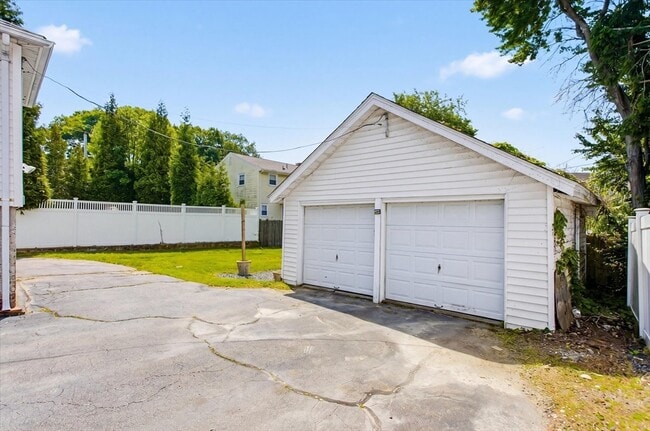 Building Photo - 454 Quarry St