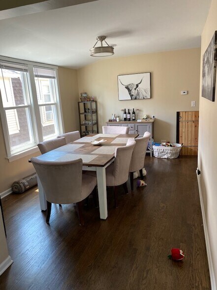 Building Photo - 5546 N Marmora Ave