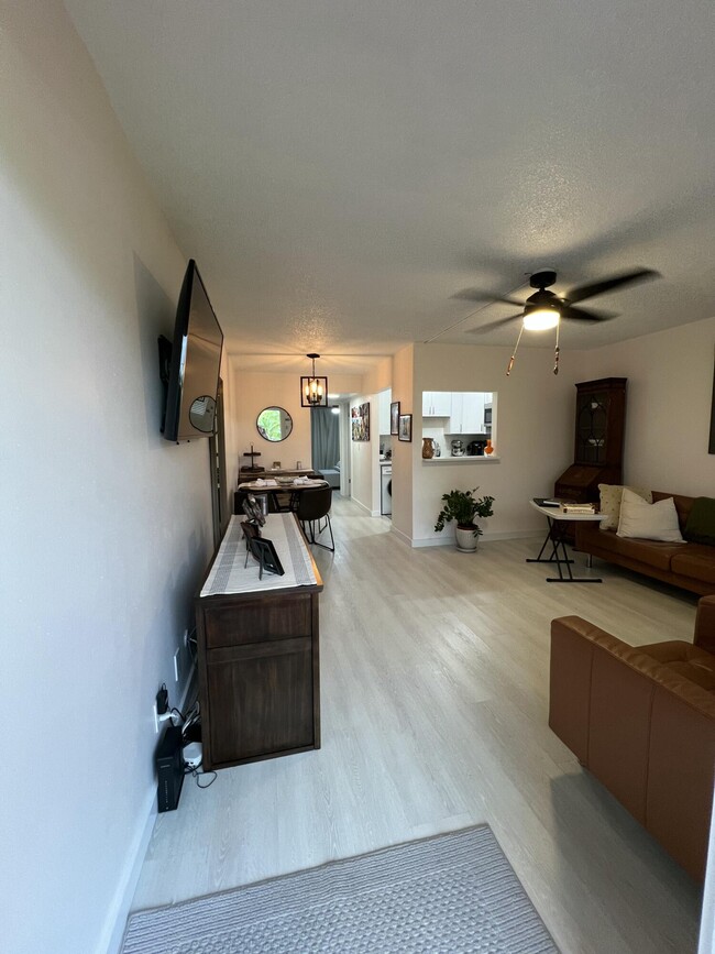 Building Photo - 4 Andover A