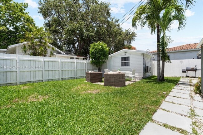 Building Photo - 2946 SW 26th St